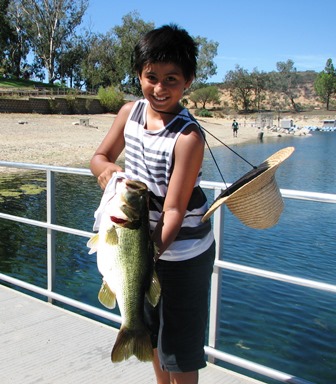 Daniel Orta Jr. 27 Sep 15, 10 lb Bass, Red power worm, fishing pier sm.jpg